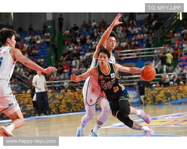 CBA联赛季后赛激烈角逐多队争夺总冠军风云再起