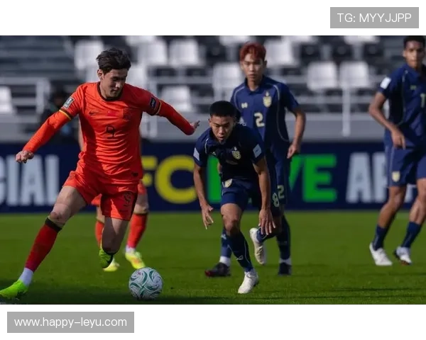 中国足球队迎战日本，争夺亚洲杯四强席位，比赛焦点：年轻球员能否扛起大旗